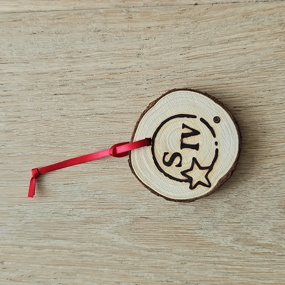 NWOT Makers Mark Whiskey Wooden Ornament